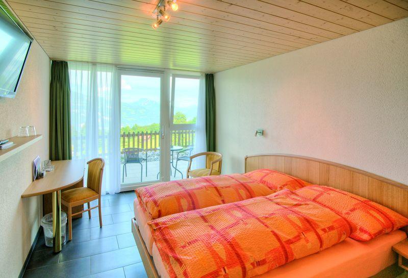 Chemihuette Hotel Aeschi Bei Spiez Buitenkant foto