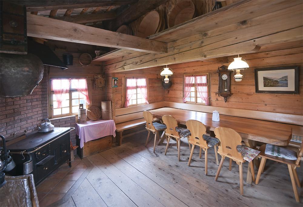 Chemihuette Hotel Aeschi Bei Spiez Buitenkant foto